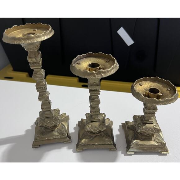 VINTAGE BRASS GOLD ORNATE CANDLESTICK HOLDER SET OF THREE ASCENDING 4"-7" - Picture 6 of 7